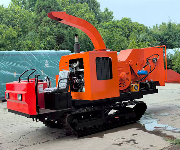 晨红林场用树枝粉碎机 爬坡不陷车 粗枝碎后做燃料颗粒能卖钱